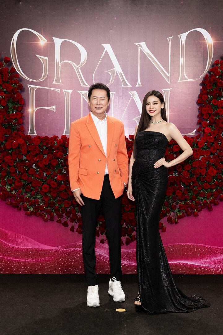 Mr. Nawat và Á hậu 1 Miss Grand International 2022 - Engfa Wahara.