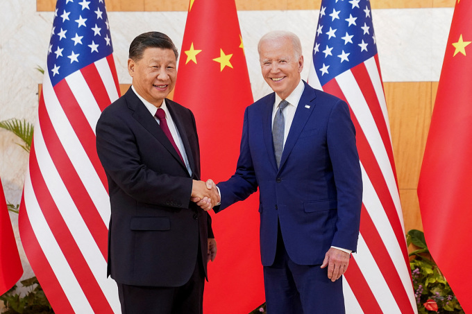 Chủ tịch Trung Quốc Tập Cận Bình (trái) gặp Tổng thống Mỹ Joe Biden tại Bali, Indonesia, tháng 11/2022. Ảnh: Reuters