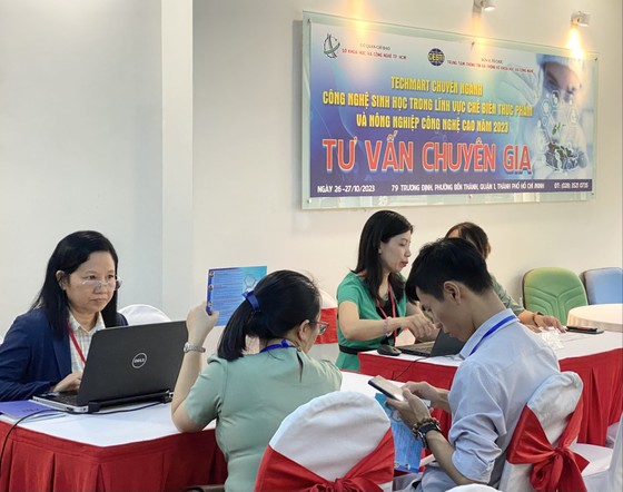 Đội ngũ chuyên gia Techmart tư vấn về việc ứng dụng các sản phẩm công nghệ trong hoạt động sản xuất kinh doanh của doanh nghiệp ảnh 4