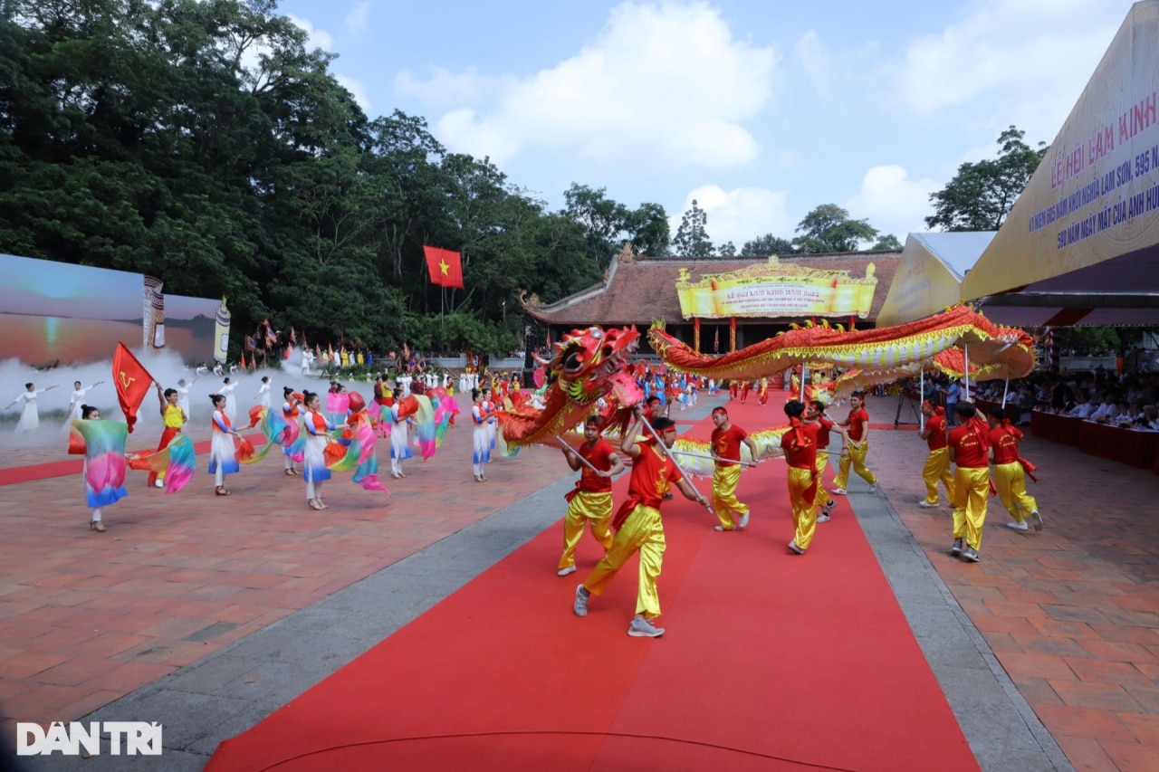 Du khách chen chân về Lễ hội Lam Kinh, chiêm ngưỡng chính điện dát vàng - 5