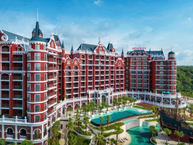 Bên ngoài Movenpick Resort. Ảnh: Movenpick