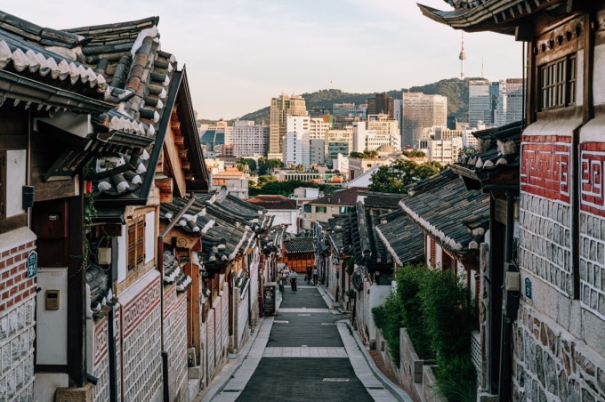 Bukchon Hanok Village - ngôi làng cổ nhất định phải tới ở Seoul, Hàn Quốc. Ảnh: VisitSeoul