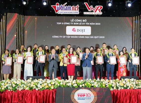 Doji 7 năm liên tiếp được vinh danh công ty bán lẻ uy tín - Ảnh 1.