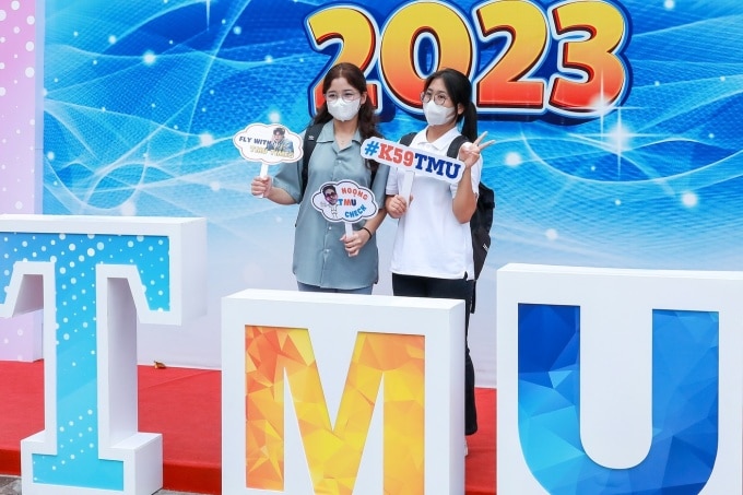 Tân sinh viên nhập học trường Đại học Thương mại, tháng 9/2023. Ảnh: TMU