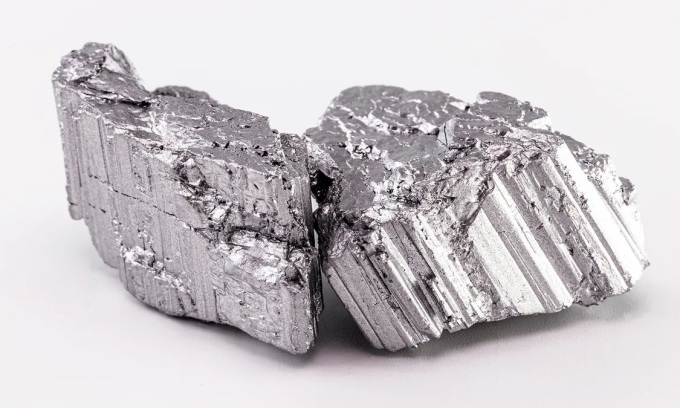 Neodymium, một trong những nguyên tố đất hiếm cực kỳ khó khai thác. Ảnh: RHJ/Getty