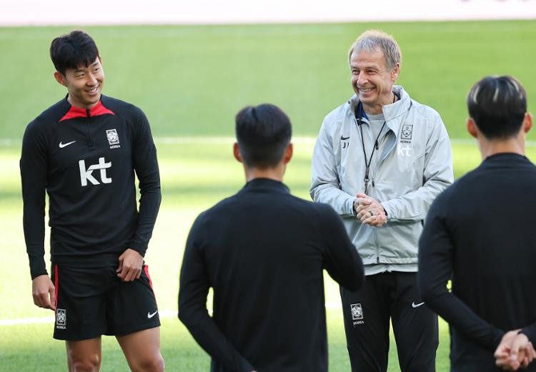 Bóng đá giao hữu Việt Nam và Hàn Quốc: HLV Jurgen Klinsmann chia sẻ ý kiến tại họp báo trước trận đấu