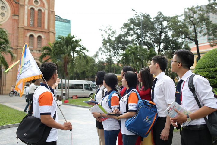 Hướng dẫn viên du lịch luôn có đòi hỏi cao khi làm nghề. (Ảnh minh họa)