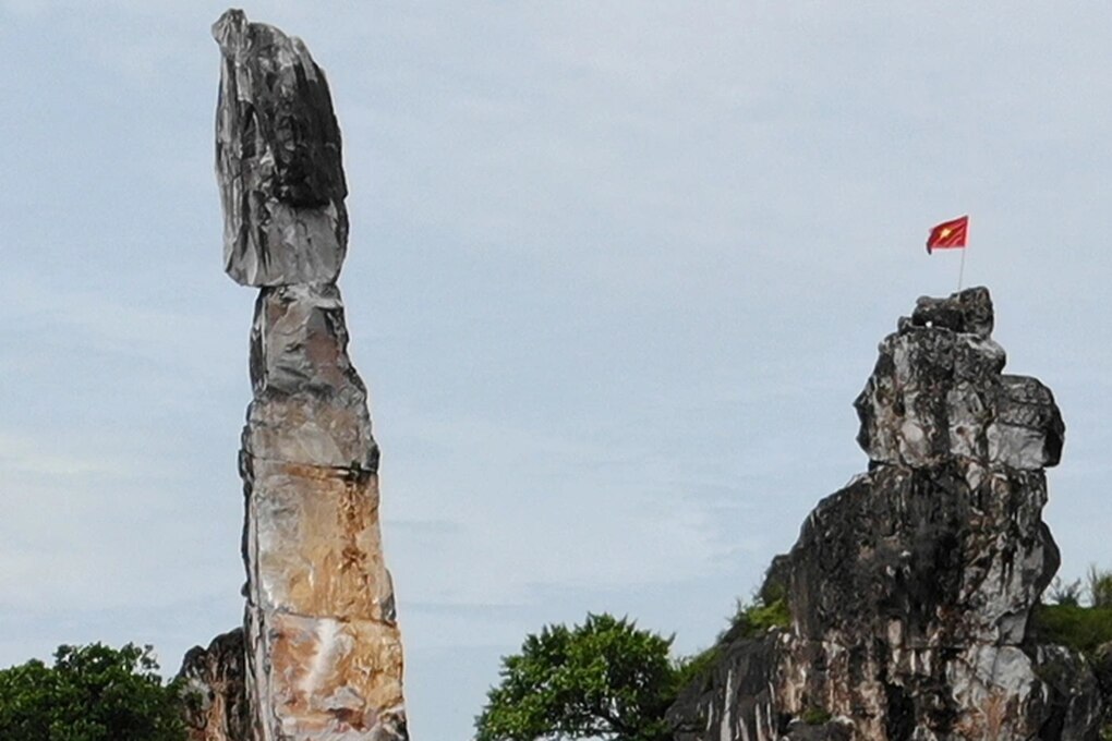 Hòn Vọng Phu nguy cơ đổ sập được lên phương án bảo tồn - 1