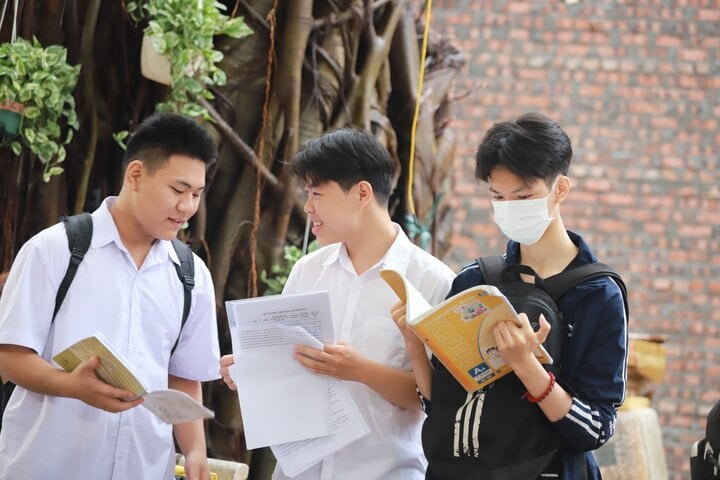 Khi học ngoại ngữ, bạn cần chú trọng vào 4 kỹ năng: nghe, nói, đọc, viết. (Ảnh minh họa)