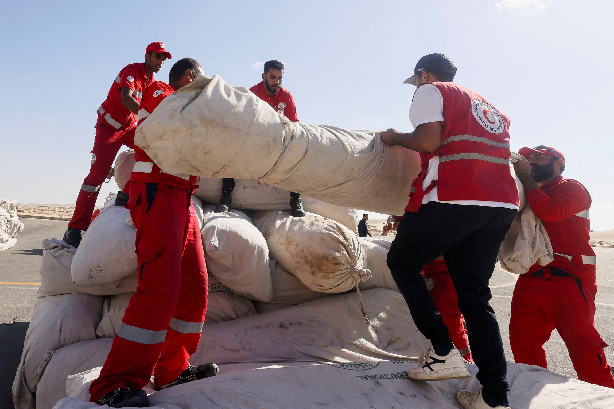 Israel không giấu ý định bao vây Gaza? - Ảnh 2.