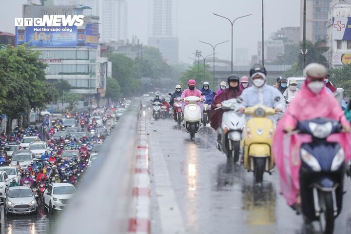 Ngày 29/10, miền Bắc nhiều nơi hứng mưa lớn. (Ảnh minh hoạ: Ngô Nhung)