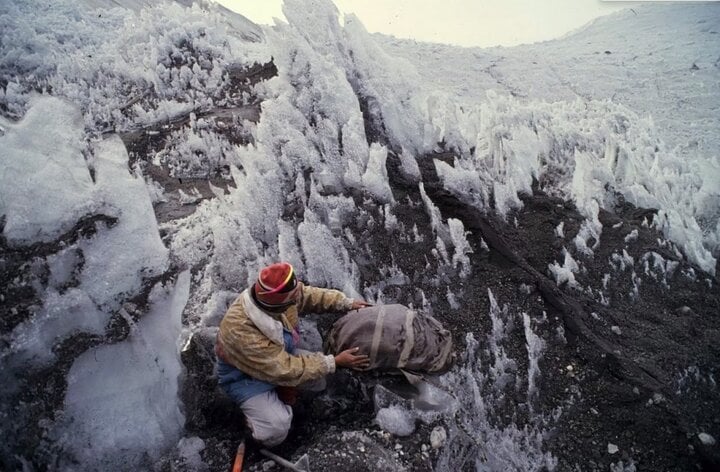 "Lúc đầu nó trông giống như như một bọc vải lớn", Reinhard nhớ lại. (Ảnh: National Geographic)