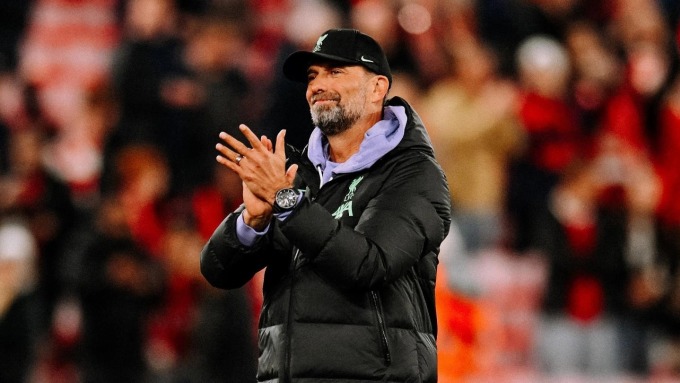 Klopp vỗ tay cảm ơn người hâm mộ tại Anfield sau trận thắng Union SG 2-0 ở lượt hai bảng E Europa League ngày 5/10. Ảnh: liverpoolfc.com