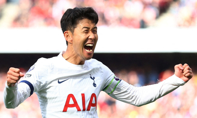 Son Heung-min mừng bàn của Tottenham vào lưới Arsenal trên sân Emirates, thành phố London, tại Ngoại hạng Anh ngày 24/9/2023. Ảnh: Reuters