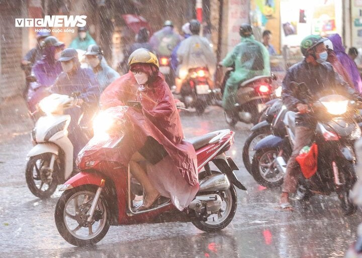 Ngày 30/10, miền Trung nhiều nơi mưa lớn. (Ảnh minh hoạ: Ngô Nhung)