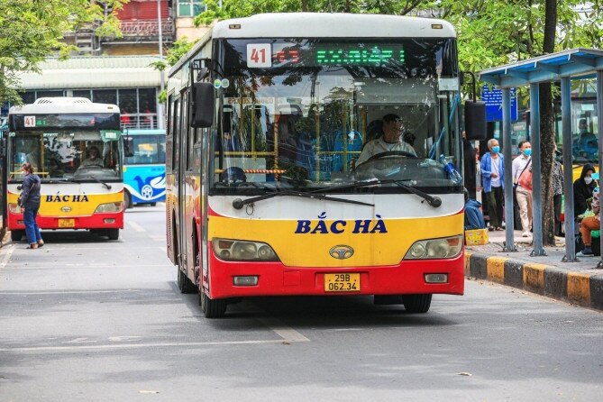 Ngân hàng rao bán 37 chiếc xe buýt từng quen thuộc với nhiều người Hà Nội