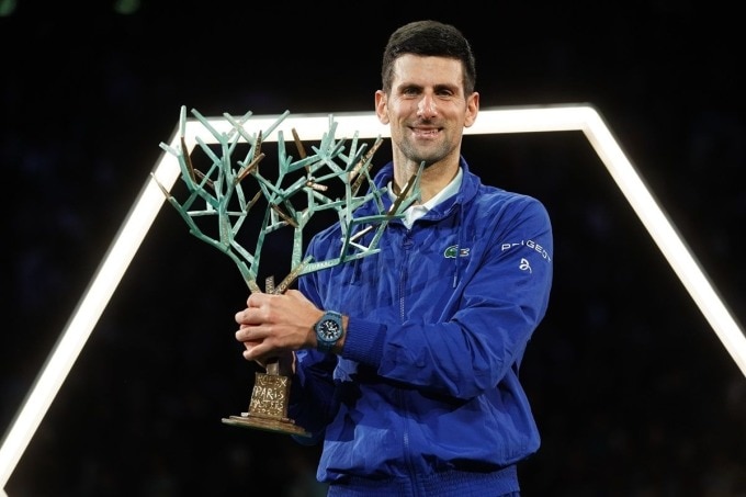 Djokovic giành danh hiệu thứ sáu tại Paris Masters năm 2021. Ảnh: AP