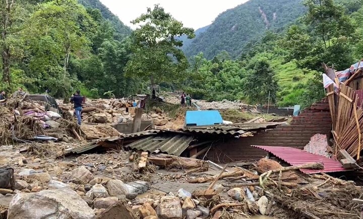 Trận mưa lớn gây lũ quét, sạt lở đất ở xã Liên Minh, thị xã Sa Pa (Lào Cai) tối 12/9/2023.