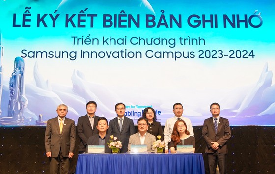 Lễ ký kết hợp tác cùng đối tác chiến lược triển khai chương trình Samsung Innovation Campus 2023-2024 ảnh 1