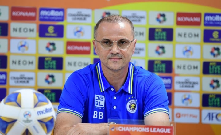 HLV Bozidar Bandovic chia tay Hà Nội FC.