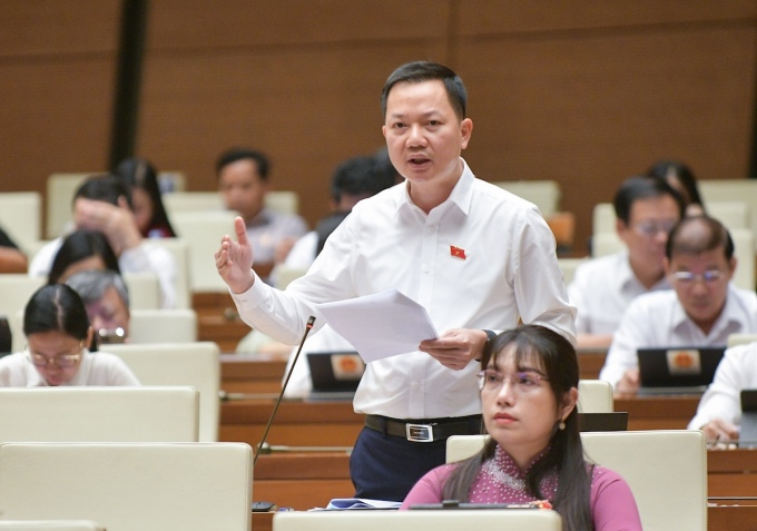 Ông Trịnh Xuân An (Ủy viên chuyên trách Ủy ban Quốc phòng an ninh) phát biểu tại phiên thảo luận dự thảo Luật Kinh doanh bất động sản (sửa đổi), sáng 31/10. Ảnh: Media Quốc hội