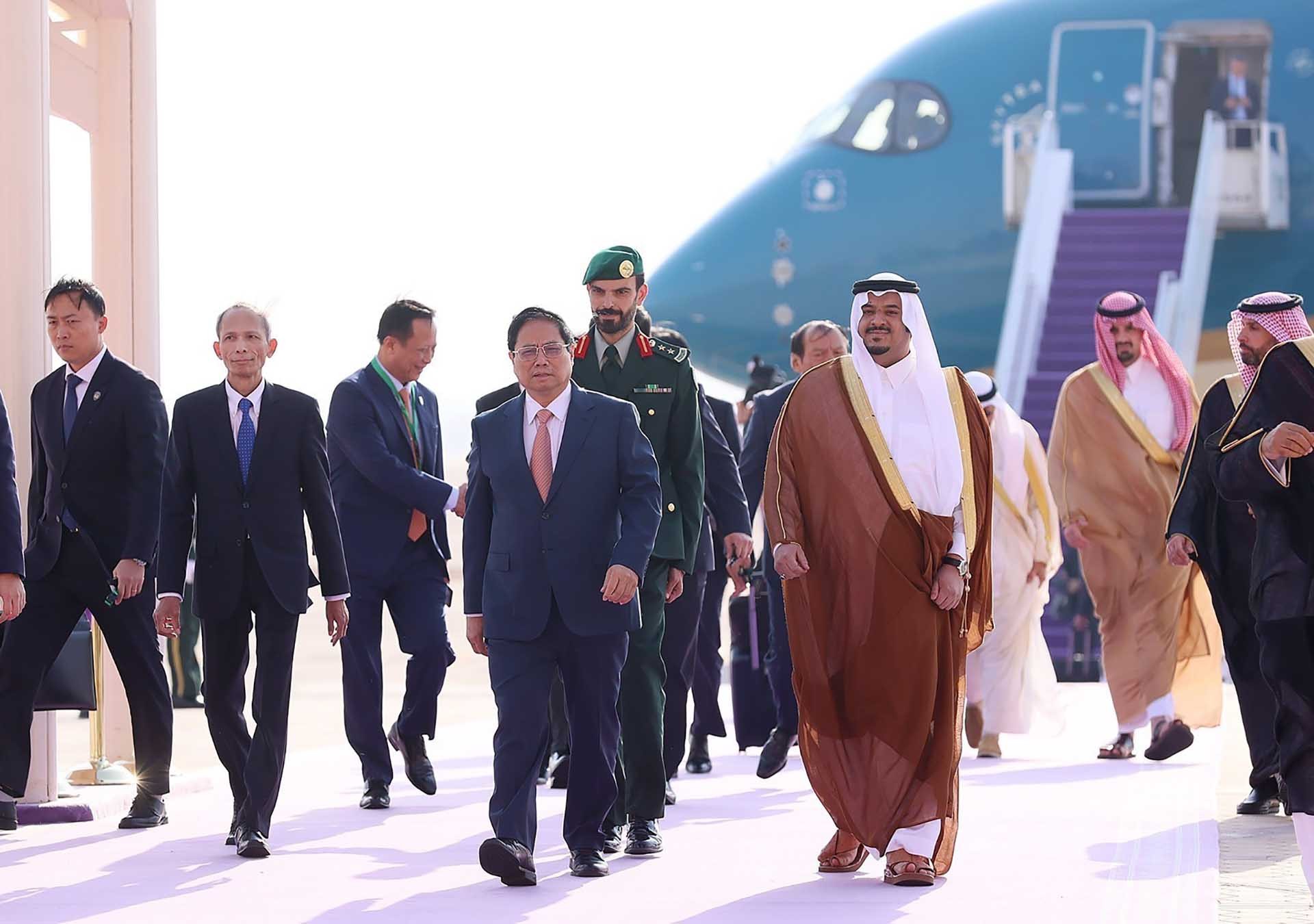 Thủ tướng tới thủ đô Riyadh, bắt đầu chuyến tham dự Hội nghị cấp cao ASEAN-GCC và thăm Saudi Arabia