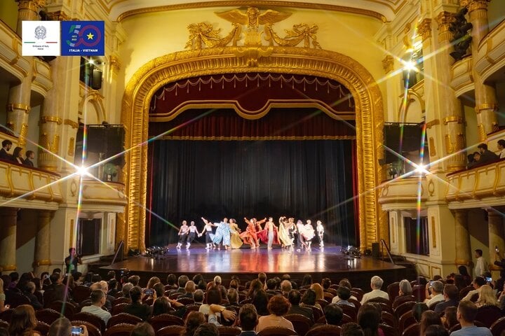 Vở ballet “Người thợ cạo thành Seville” ra mắt khán giả Hà Nội.