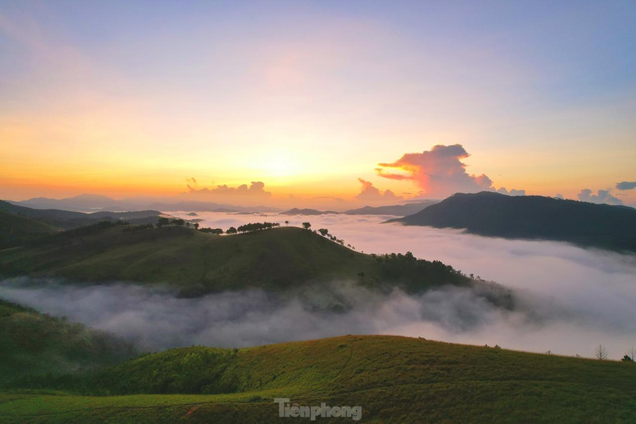 Săn mây trên đỉnh Phượng Hoàng - toạ độ 'check in sống ảo' mới cực đẹp ở Quảng Ninh - 12