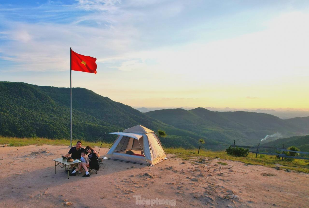 Săn mây trên đỉnh Phượng Hoàng - toạ độ 'check in sống ảo' mới cực đẹp ở Quảng Ninh - 13