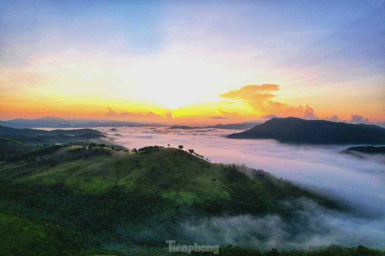 Săn mây trên đỉnh Phượng Hoàng - toạ độ 'check in sống ảo' mới cực đẹp ở Quảng Ninh - 3