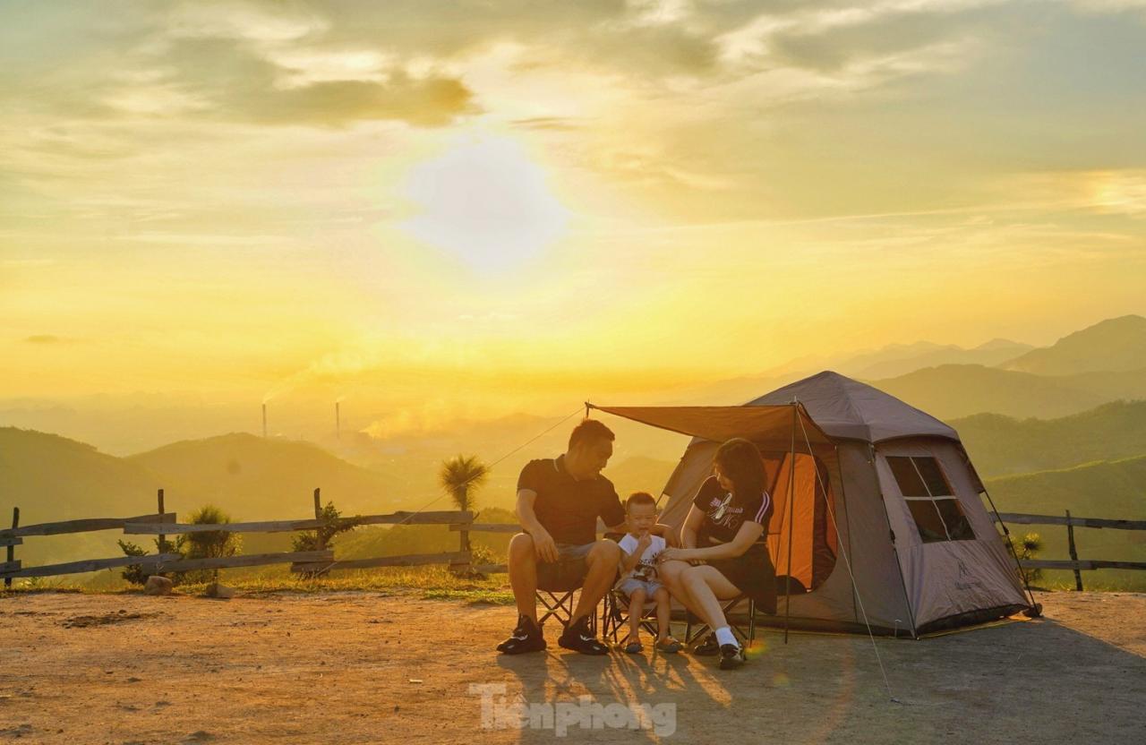 Săn mây trên đỉnh Phượng Hoàng - toạ độ 'check in sống ảo' mới cực đẹp ở Quảng Ninh - 6