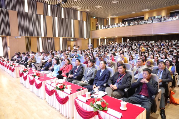 Hàng trăm chuyên gia từ các trường ASEAN tham gia hội nghị. Ảnh: Trường Đại học Duy Tân