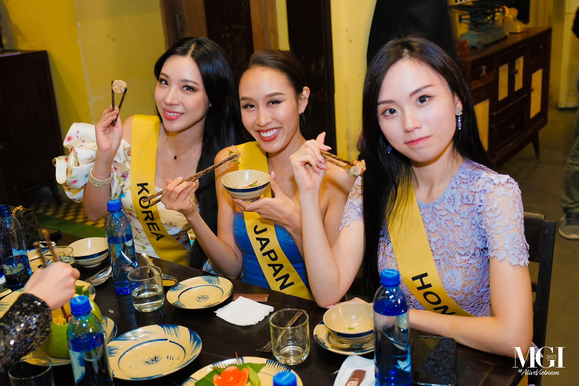 Đương kim Miss Grand International đến thí sinh đều mê mẩn cá kho, nước mắm - Ảnh 6.