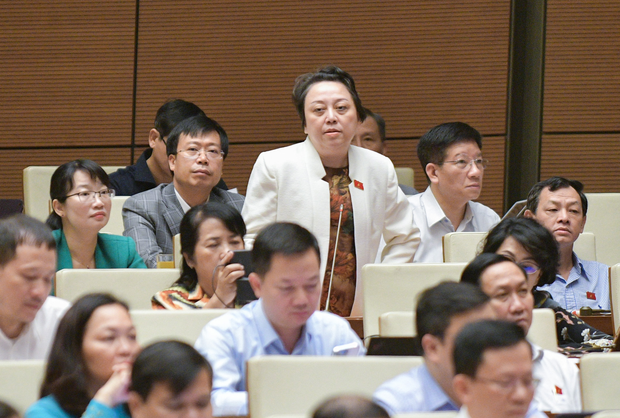 can giai quyet kip thoi tinh trang benh nhan dong bao hiem nhung khi kham chua benh van phai mua thuoc ben ngoai hinh 4