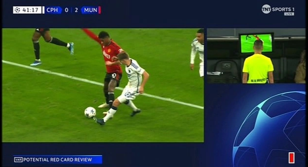 Tranh cãi tình huống Marcus Rashford nhận thẻ đỏ khiến Man Utd thua trận - 2