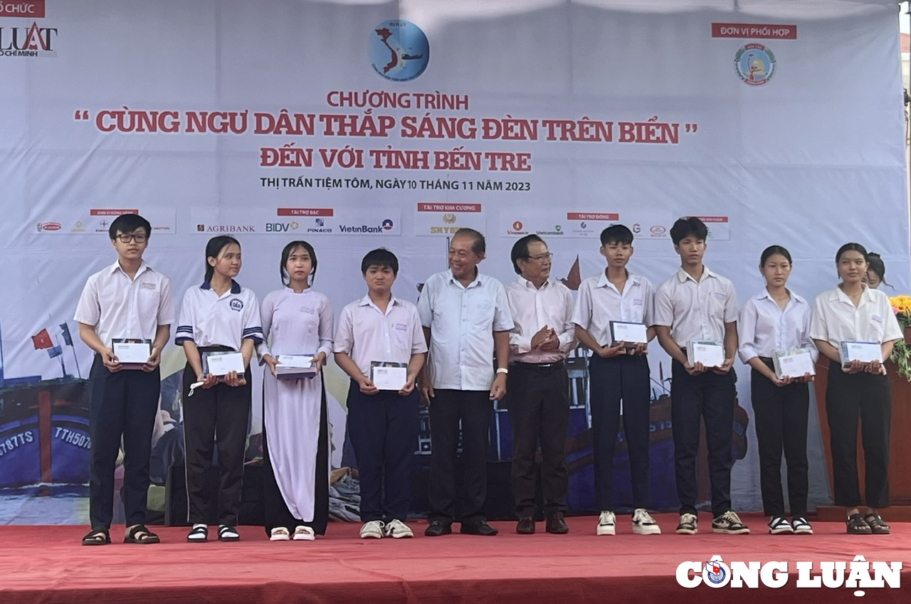 chuong trinh cung ngu dan thap sang den tren bien den voi tinh ben tre hinh 2