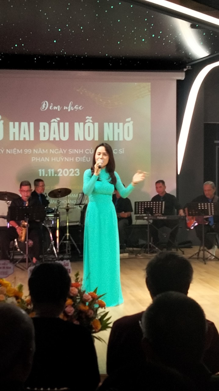 'Ở hai đầu nỗi nhớ' - đêm nhạc trào tràn cảm xúc  - Ảnh 5.