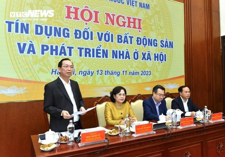 Phó Thống đốc NHNN trả lời những nội dung doanh nghiệp đề xuất. (Ảnh: Đ.V)