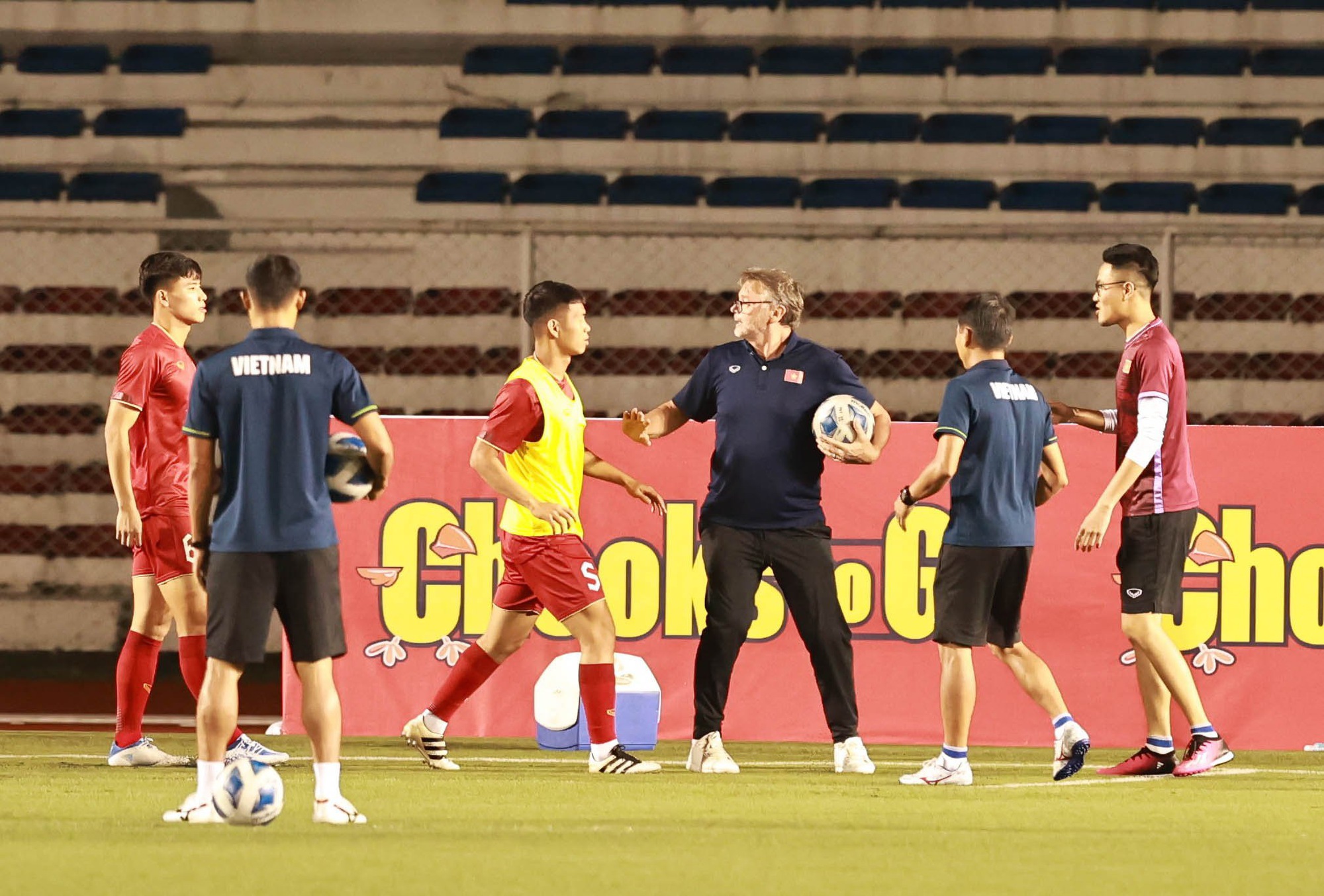 Bóng đá Việt Nam và kỷ niệm đẹp ở Rizal Memorial  - Ảnh 3.