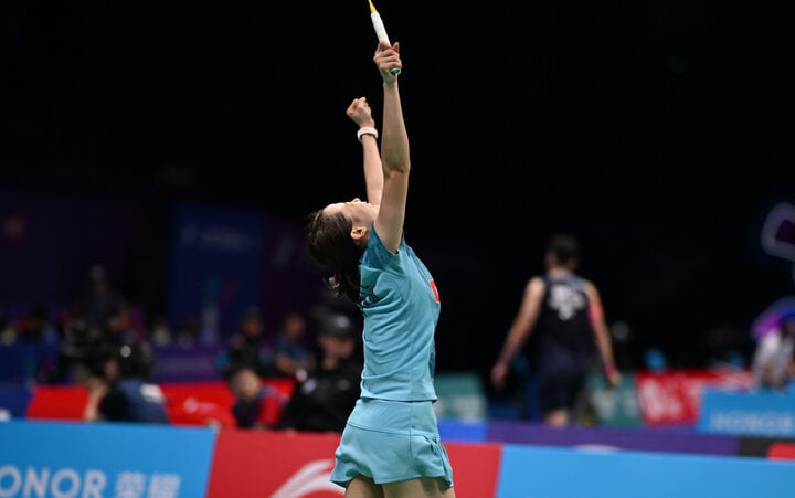 Thùy Linh ăn mừng sau trận đấu. (Ảnh: BWF)