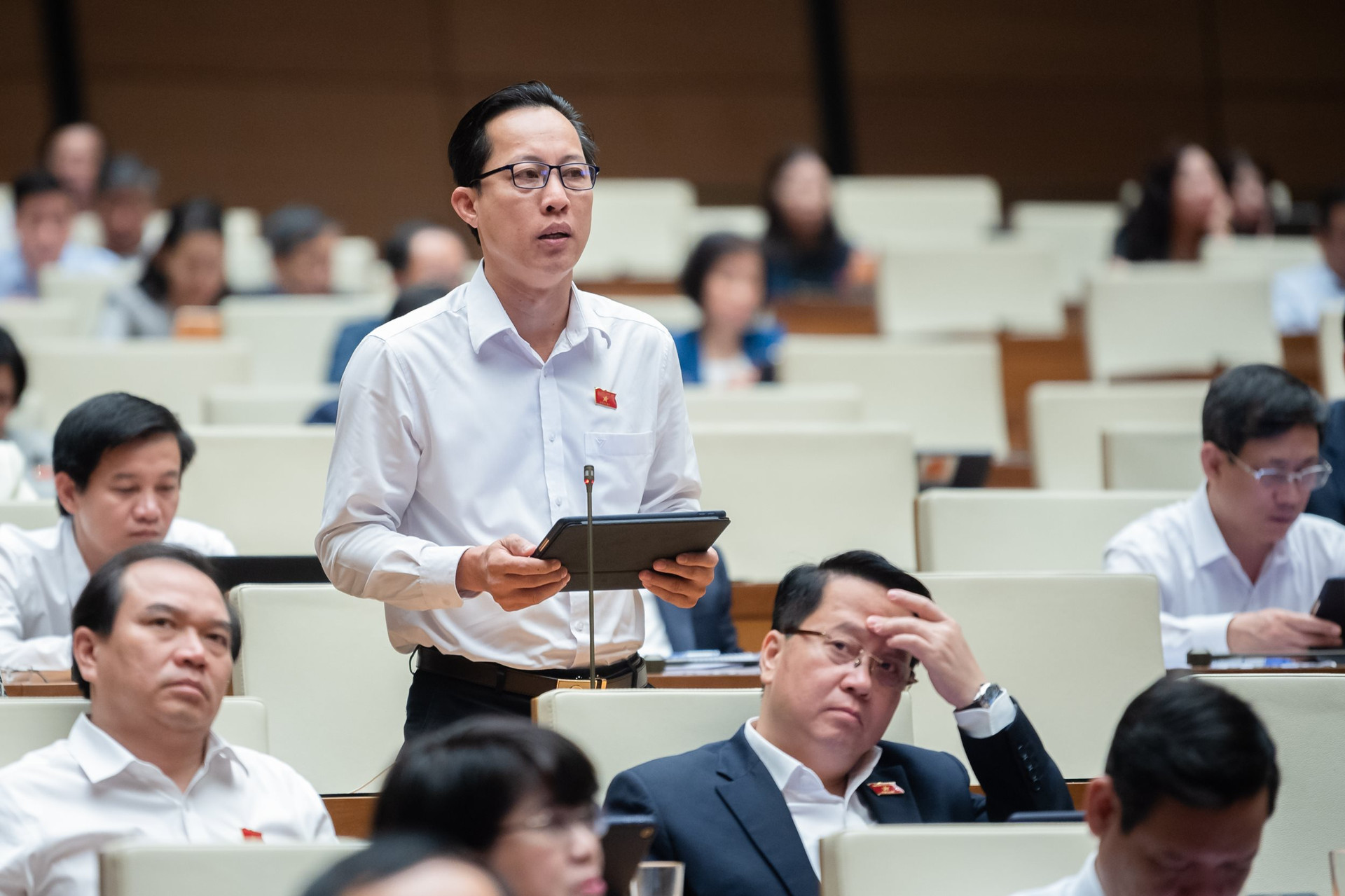 dai-bieu-trinh-minh-binh-doan-dbqh-tinh-vinh-long-khong-nen-quy-dinh-cung-nhac-tuyet-doi-ve-nong-do-con-trong-mau-khi-dieu-khien-phuong-tien-tham-gia-giao-thong.jpeg