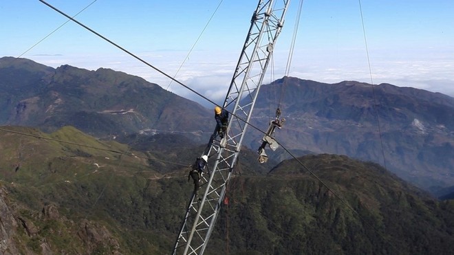 Xây dựng tuyến cáp treo khi đó được nhiều chuyên gia cho là quá mạo hiểm