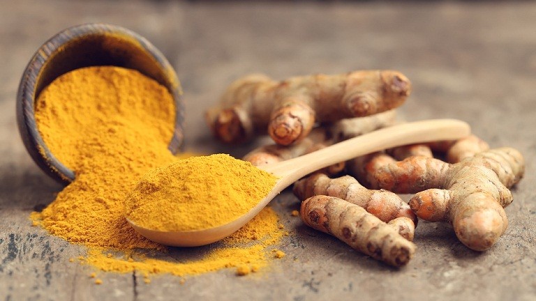 Chất curcumin trong củ nghệ có thể làm giảm các dấu hiệu tổn thương gan ở những người mắc bệnh gan nhiễm mỡ.