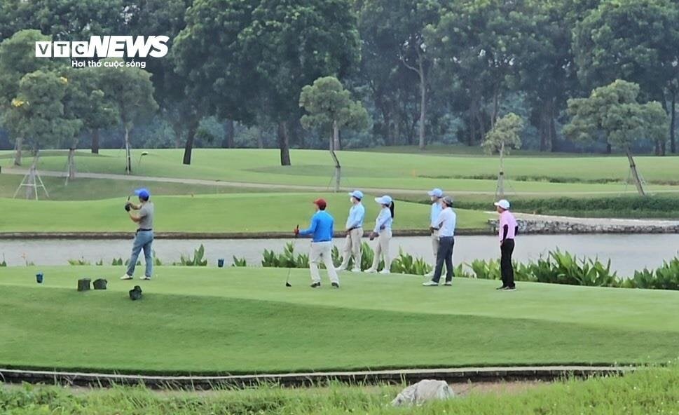 Những góc khuất sân golf - 3