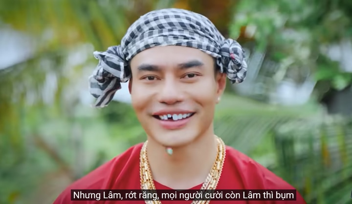 Lê Dương Bảo Lâm tái hiện "sự cố rớt răng" từng khiến khán giả chú ý trước đó.