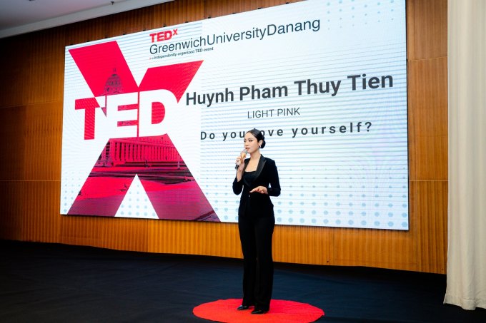 Á hậu 2 Hoa hậu Hoàn vũ Việt Nam 2022 - Huỳnh Phạm Thuỷ Tiên diễn thuyết tại TEDx Greenwich University Danang 2022. Ảnh: Greenwich Việt Nam