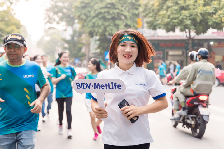 Cán bộ BIDV MetLife xuất phát tại giải chạy BIDVRUN 2023.