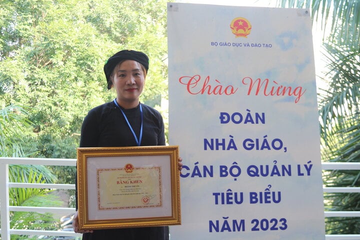 Cô giáo Hoàng Thị Vân, giáo viên Trường Mầm non Nấm Dẩn (Hà Giang).