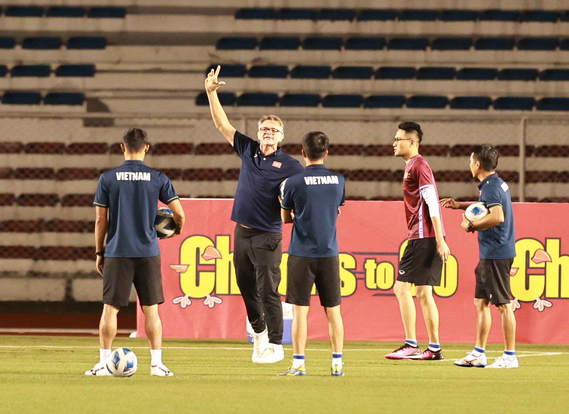 Bóng đá Việt Nam và kỷ niệm đẹp ở Rizal Memorial  - Ảnh 2.