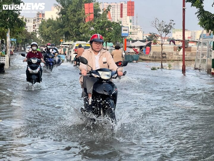 Thời tiết tại TP.HCM hôm nay 26/11, triều cường dâng cao, cảnh báo trên mức báo động 3.